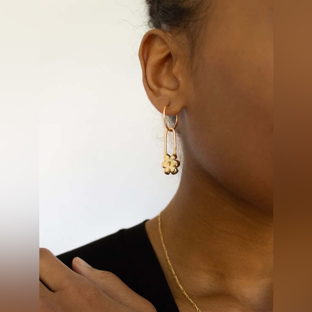 YAM NEW on Card Flower Pin Hoop Earrings GOLD FILLED Drop 1.5” MSRP $150 - Picture 4 of 7